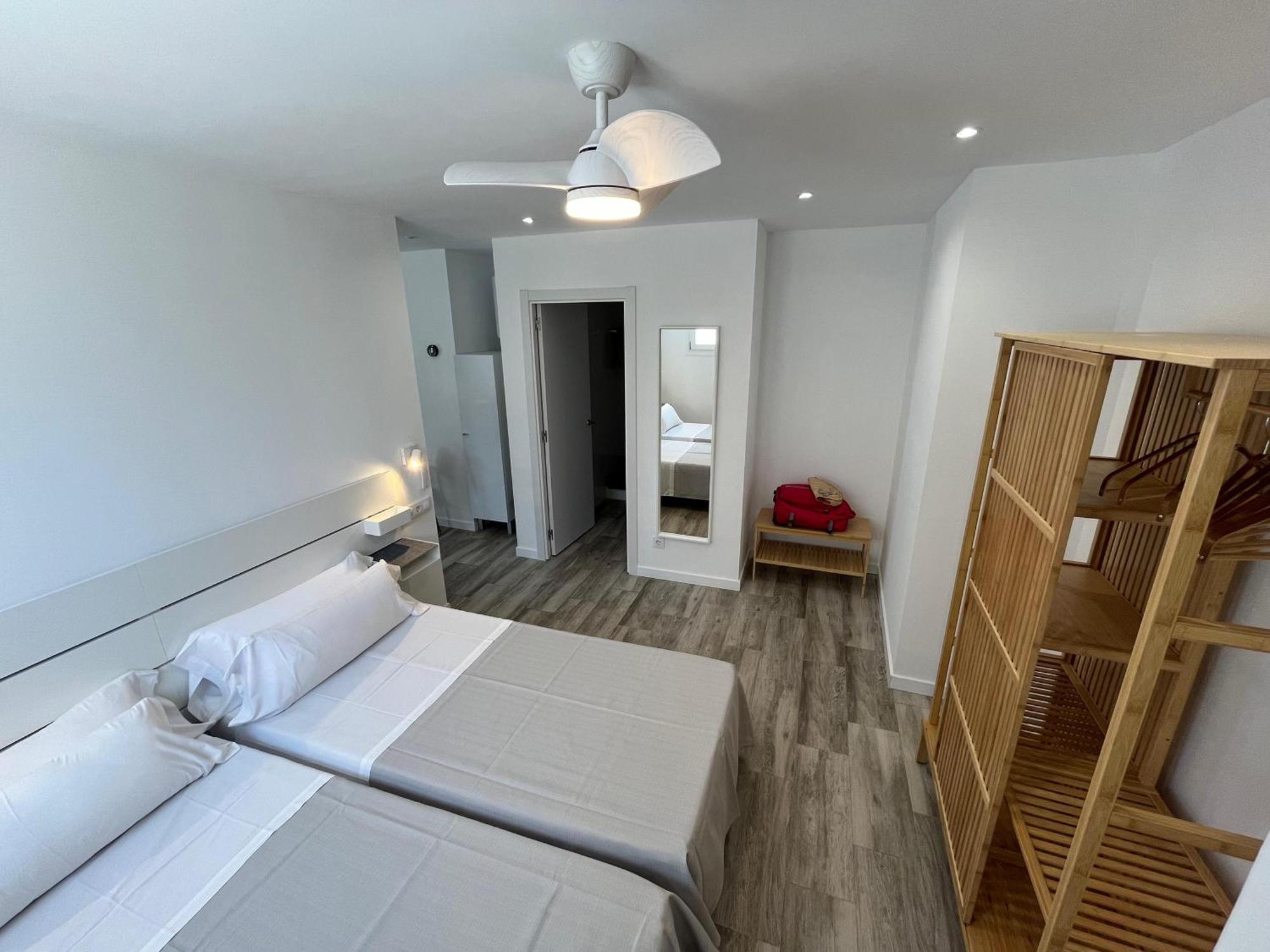 Apartamentos Ibiza Colonia de Sant Jordi Exterior foto